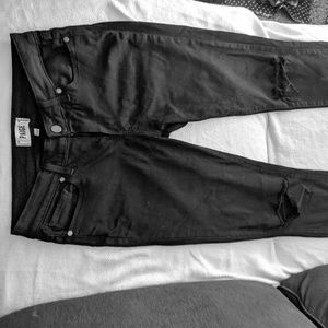 Black skinny jeans, w/ripped knees